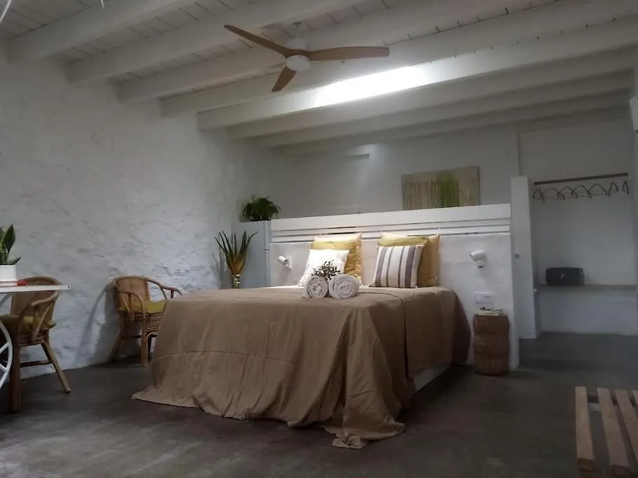 Casa Kira Sur, Macher Tías