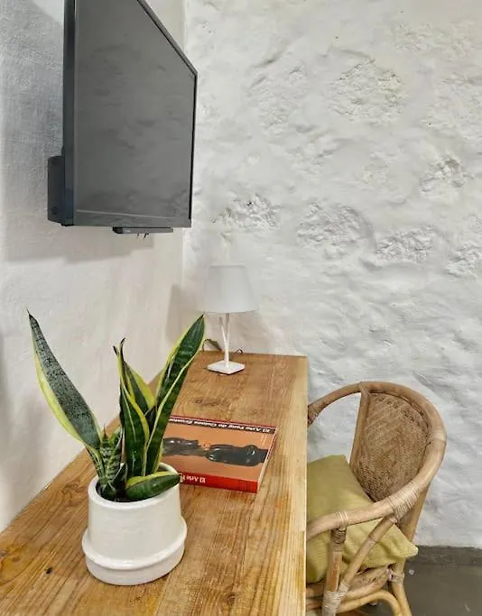 Casa Kira Sur, Macher Tias